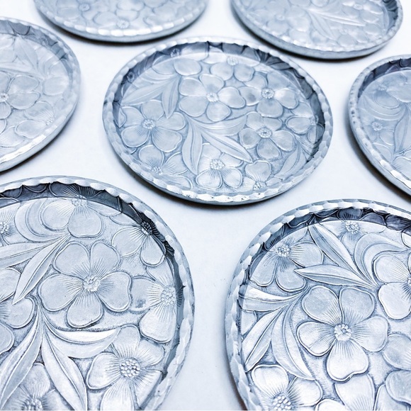 Vintage - Everlast Aluminum Floral Coaster Set of 7 - Picture 1 of 4